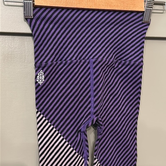 Free People Movement Finders Keepers Leggings Purple Stripes Size XS/S - Picture 9 of 11